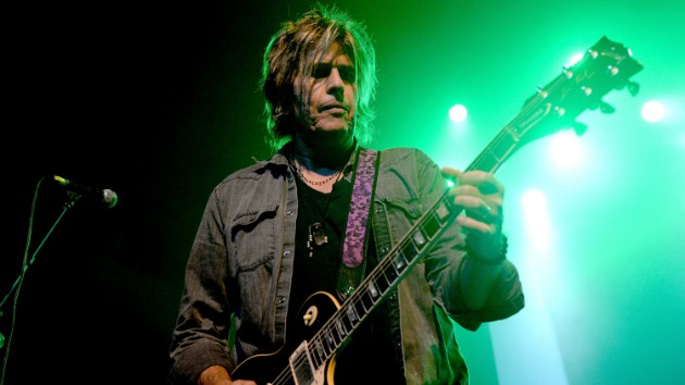 Report: Stone Temple Pilots guitarist Dean DeLeo's wife alleges abuse ...